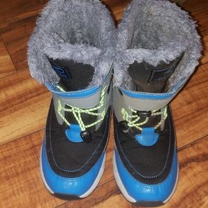 Boys snow shoes
